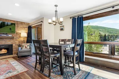 Image de Rooftop Hot Tub + Free Parking @ Renovated Condo in the Heart of Lionshead