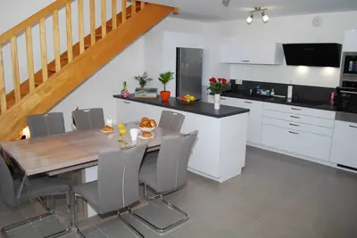 Image de appartement T3 avec terrasse et accès direct à la plage