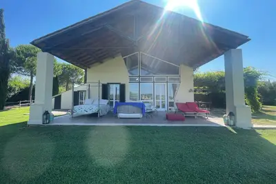 Image de Villa entourée de verdure avec piscine à dix minutes de la mer de Capalbio