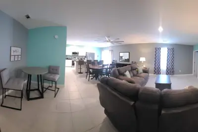 Image de 111 College: 4 Br, 2 Ba House in Kingsland, Sleeps 12