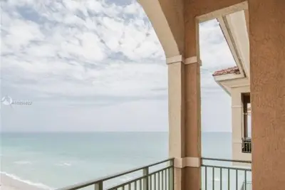 Image de Stunning Ocean Front Penthouse w/Impressive Ocean Views from Every Room