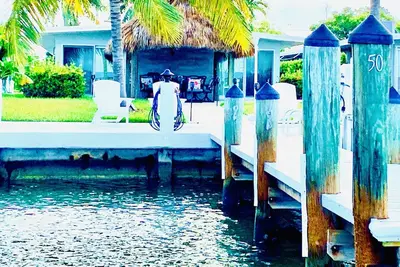 Image de Gorgeous Waterfront All New Single Family Home, Includes Cabana Beach/Pool Club!