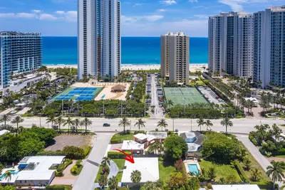 Image de Steps to beach! Luxe stay/Chef's kitchen & Lanai