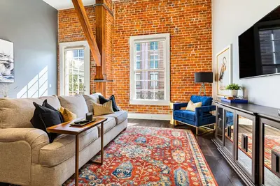 Image de 🌟Taste Of Downtown 4 Bedroom / 4 Bath + Sleeper Sofa