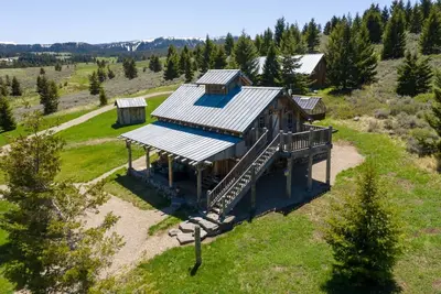 Image de Bear's Den on Firetower ranch