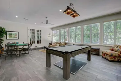 Image de Playful & charming home with game room, gazebo, dog friendly + more!