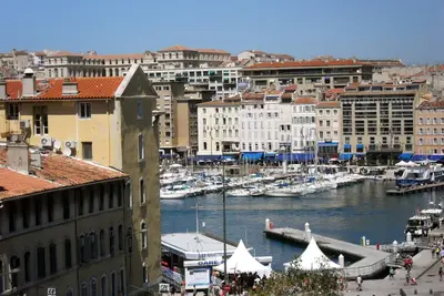 Image de Vieux Port: Grand Et Confortable Duplex Appartment