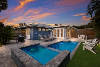 Image de Blue Oasis West! Family-Friendly Duplex Near Shops and Dining