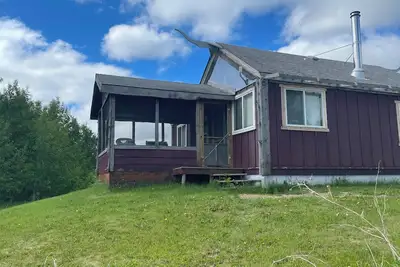 Image de Rustic cabin near Rmnp with screened-in deck, meadow view, and wood stove