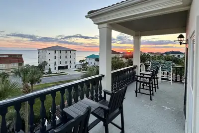 Image de Directly across from the Beach! 6 bedroom 6 bathrooms Gulf Views! Free Hottub