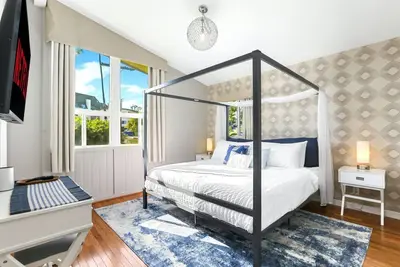 Image de Luxury Beach House w Jacuzzi, Bbq, 2 Parking Space