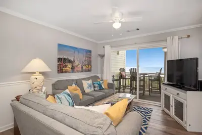 Image de Seven Dozen: Oceanfront, Caswell Beach Condo with Expansive Deck and Great Views