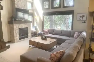 Image de Prime Location! 5 Bdrm True Ski-In/Out. 3 Min Walk To The Village Center