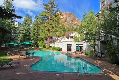 Image de Palisades Tahoe Lodge: Slopeside studio remodeled into a 1 Br