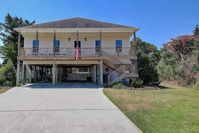 Image de Beautiful house minutes from the beach!