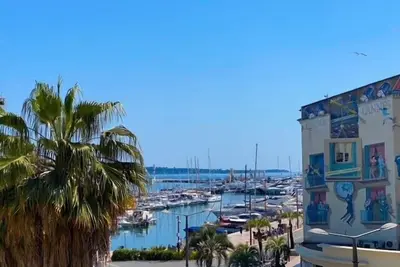 Image de Cannes : quartier historique appartement avec terrasse et vue sur le port