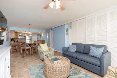 Image de Prime Beachfront Location - Stunning Views, Pool, Hot Tub & Pickleball Court!
