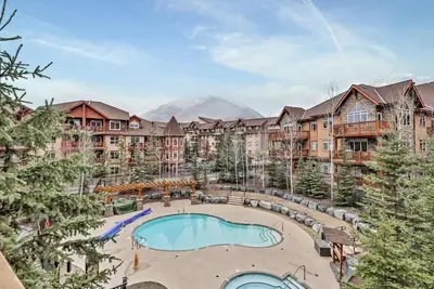 Image de Luxury  2br King/2bth condo - Outdoor heated pool and hot tub - mountain views