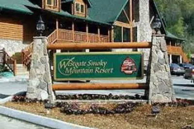 Image de Amazing large 2-bedroom villa atop the mountain. Sleeps 8, water park included.