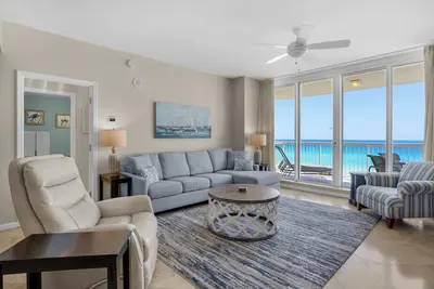 Image de 2 Beach Front Master Suites!