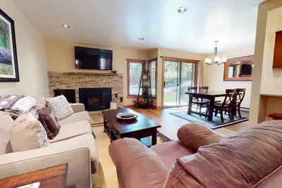Image de Snowcreek I 13 Mountain Views, Washer Dryer, Beautiful Quiet Community by RedAwning