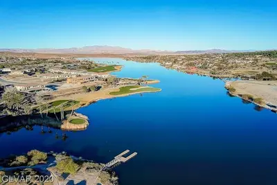Image de \"Unleash Your Ultimate Escape at the Spectacular Lake Las Vegas Retreat!