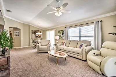 Sunny Courtyard Villa w/ Patio: Golf & Dine!