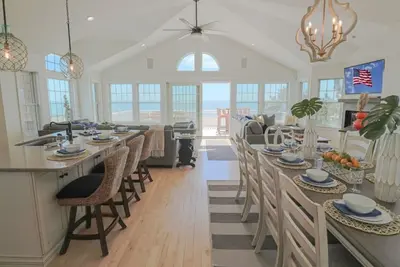 Image de Oceanfront Open For Fall And Holiday Season 5 Bedroom Newly Remodeled