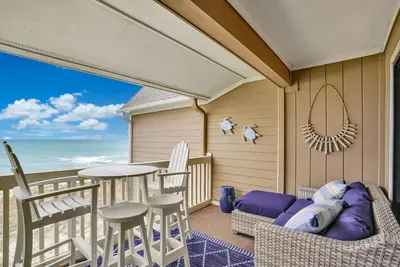 Image de ~Updated~ Top Floor Oceanfront Penthouse - Pool, Large Deck, Stunning Views! !
