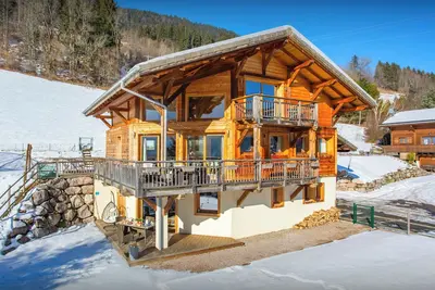 Image de Chalet Levant Blanc - base alpine pour 14 avec salle de jeux - Ovo Network