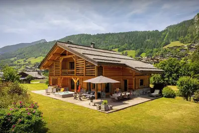 Image de Chalet Ibusta - skis aux pieds en famille pour 10 avec spa - Ovo Network