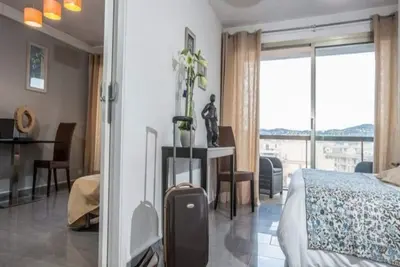 Image de Juan-les-pins logement dans le centre avec terrasse  à 2 min de la mer