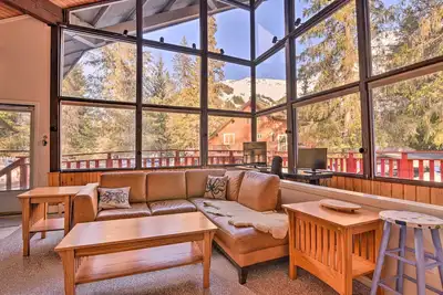 Image de Girdwood Getaway w/ Slope Views: Walk to Lift!
