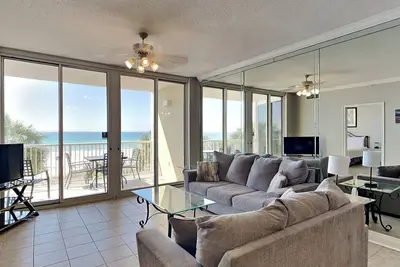 Image de Water's Edge #305 | Great Location + Pool!