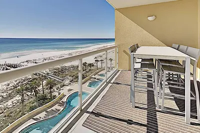 Image de Upscale Pensacola Beach Condo with Endless Amenities for Every Guest!
