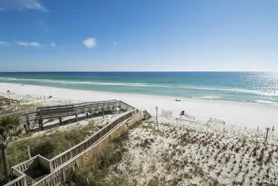 Image de Beachfront Condo with Wall to Wall Windows and Gulf Front Balcony!