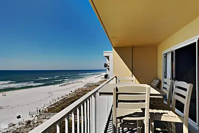 Image de Summerlin #503 | Beachfront Condo, Beach Services!