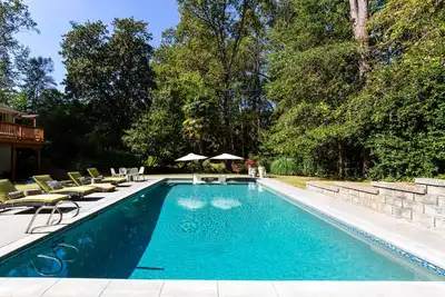 Image de Pool oasis in Atlanta/Sandy Springs 4 bed jacuzzi