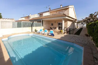 Image de Maison de vacances privée avec Wifi, climatisation, piscine privée, Tv, patio, parking