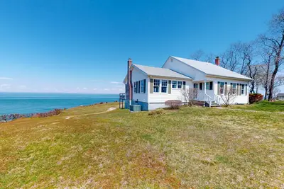 Image de Dog-Friendly Beachfront Home w/Deck, Free WiFi, Ocean Views, & Wood Fireplace