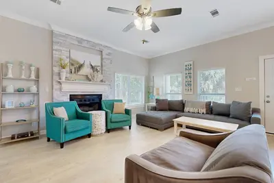 Image de Spectacular Family House Close to Beach w/Deck, Patio, WiFi, W/D, Ac, Fireplace