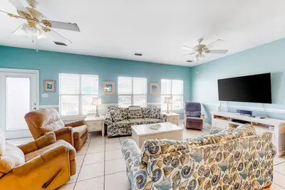 Image de Spacious Gulf Front Duplex w/ a Private Pool & Free WiFi - Great for Groups