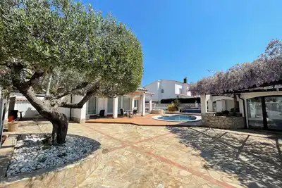 Image de Villa cozy avec piscine climatisée privée