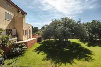Image de Appartement \"Cindy\" avec vue sur les montagnes, Wi-Fi, A/C, Balcon, Terrasse et Jardin