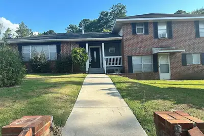 Image de Spacious home within minutes of Ft. Moore