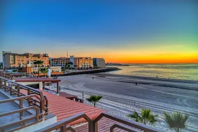 Awasome l! ! Front Beach location on the best beach in town
