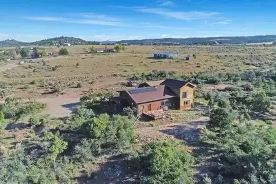 Image de Colorado cabin featuring a Ev car charging station