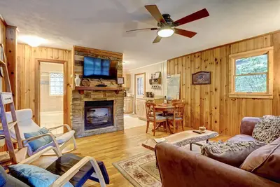 Image de This cottage is a 2 bedroom(s), 2 bathrooms, located in Newland, Nc.