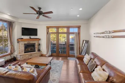 Image de Condo on Frisco Main St for Easy Access to Ski Resorts, Shuttle, Shops/Dining