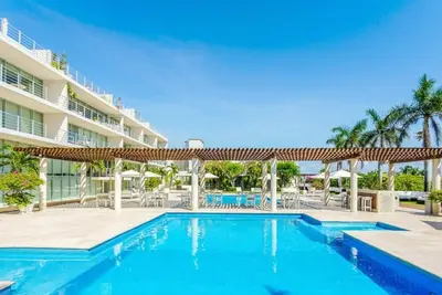 Image de 3br Beachside Condo: Ocean Views, Near 5th Ave
